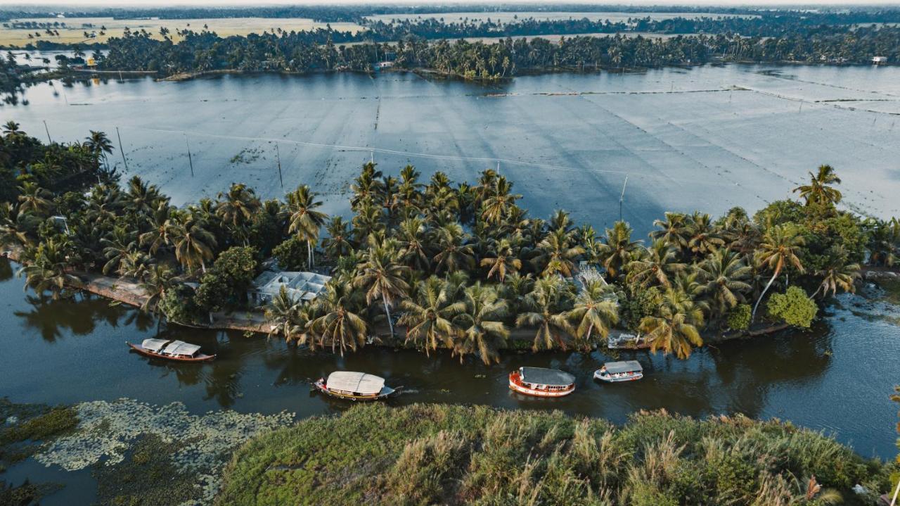 Amritara A Beach Symphony Hotel Mararikulam Bagian luar foto