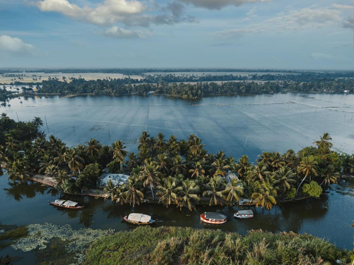 Amritara A Beach Symphony Hotel Mararikulam Bagian luar foto