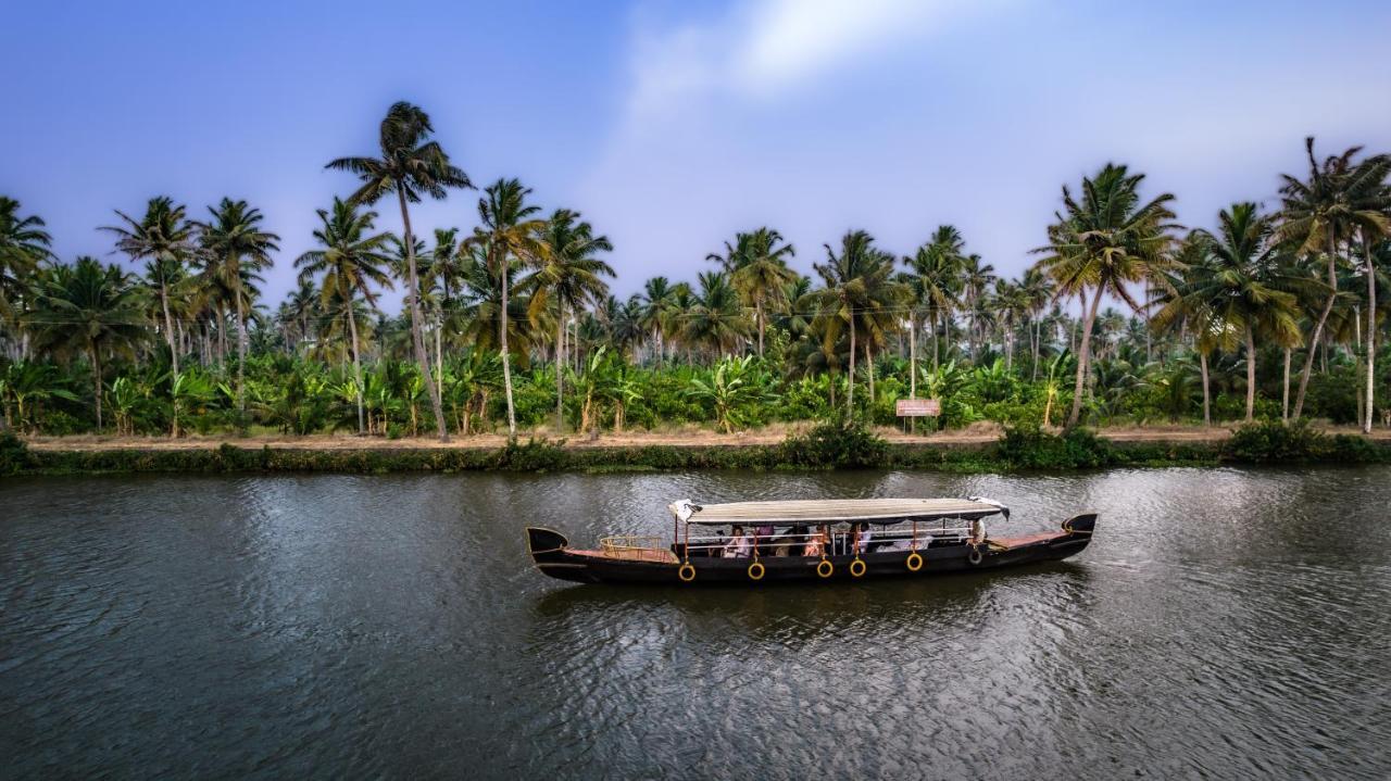 Amritara A Beach Symphony Hotel Mararikulam Bagian luar foto