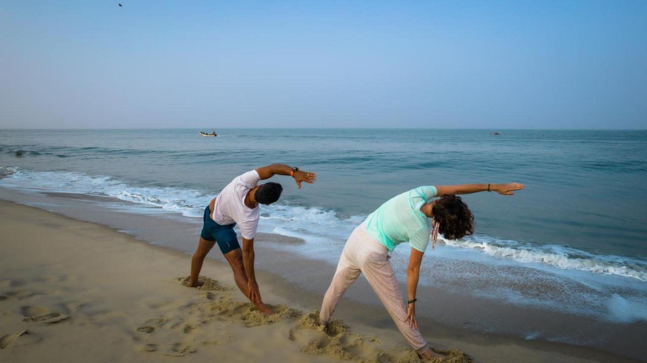 Amritara A Beach Symphony Hotel Mararikulam Bagian luar foto