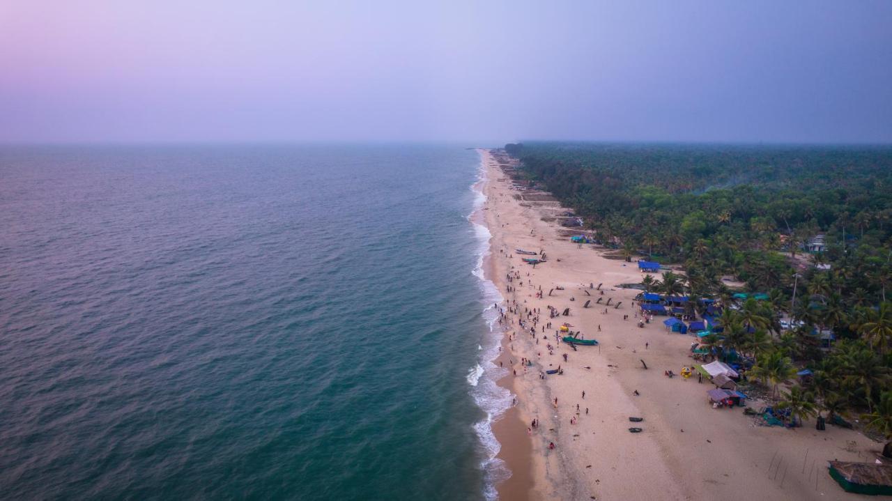 Amritara A Beach Symphony Hotel Mararikulam Bagian luar foto