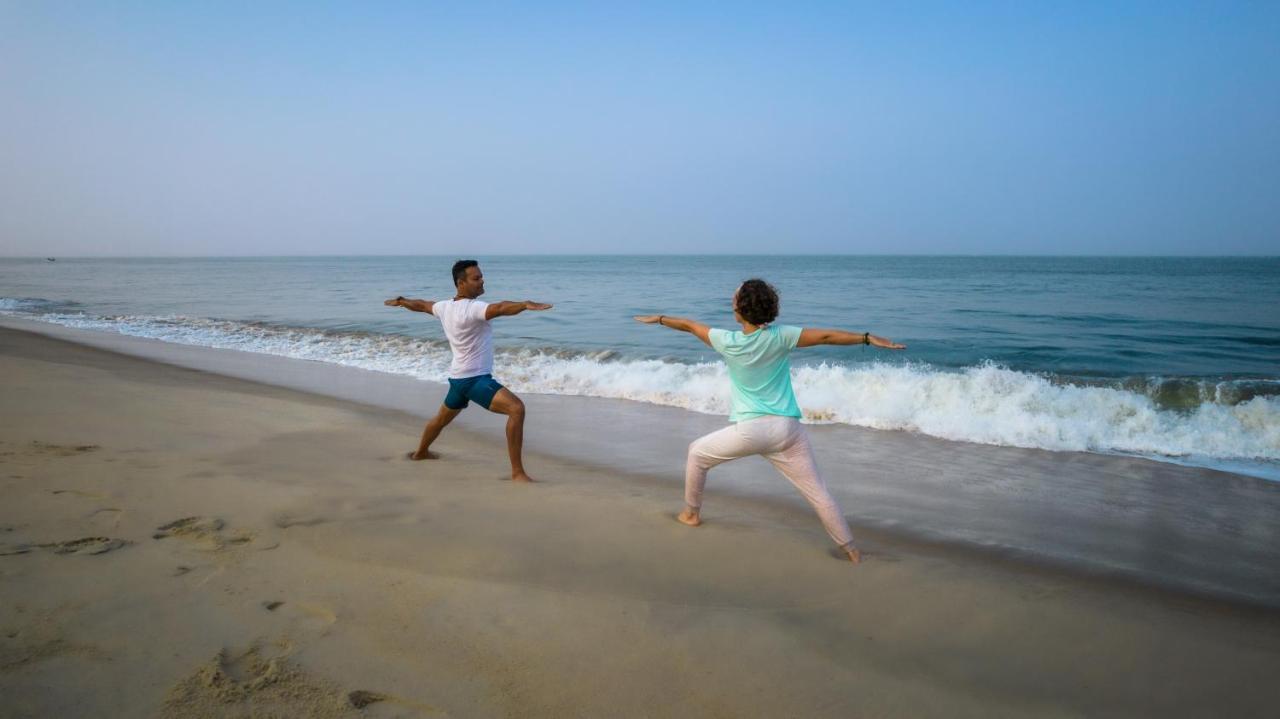 Amritara A Beach Symphony Hotel Mararikulam Bagian luar foto