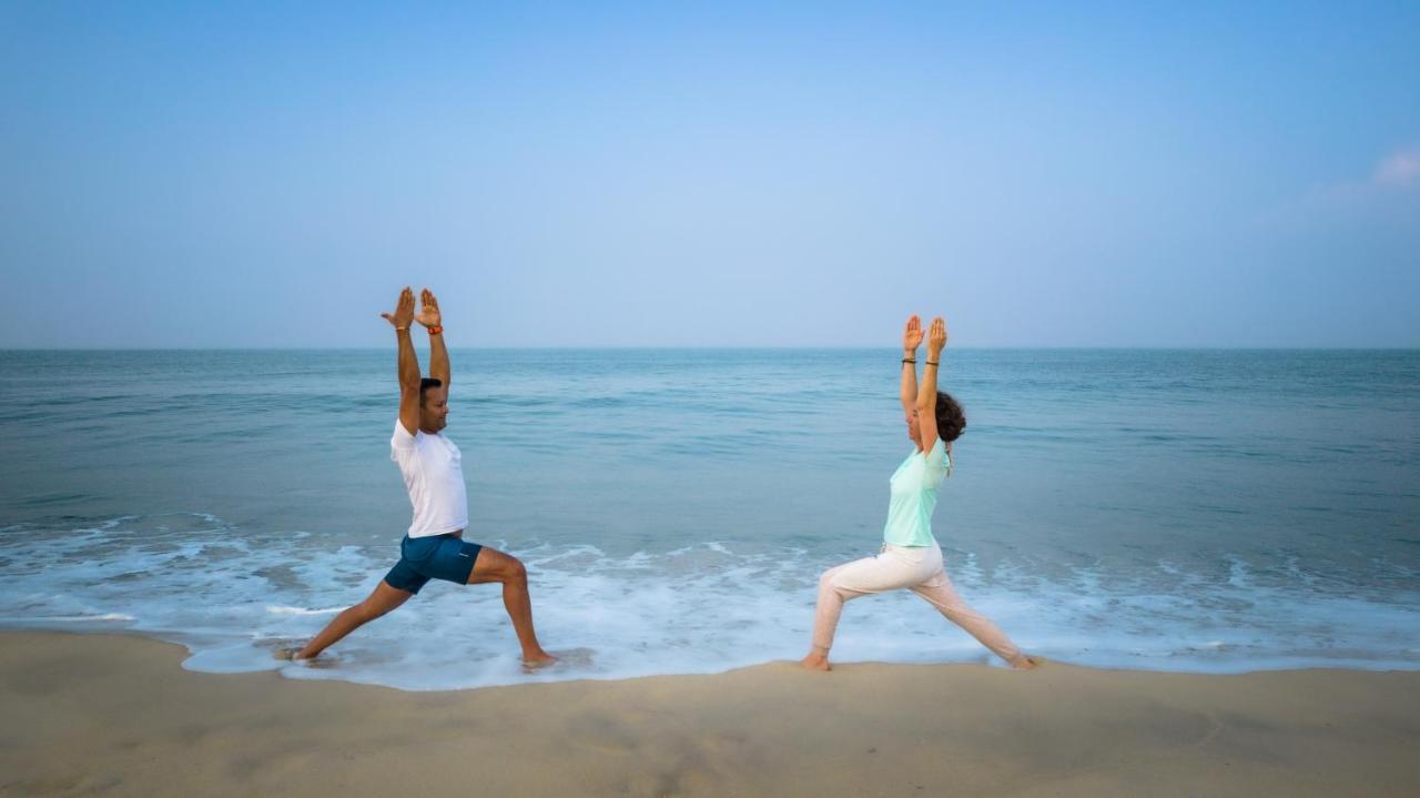 Amritara A Beach Symphony Hotel Mararikulam Bagian luar foto