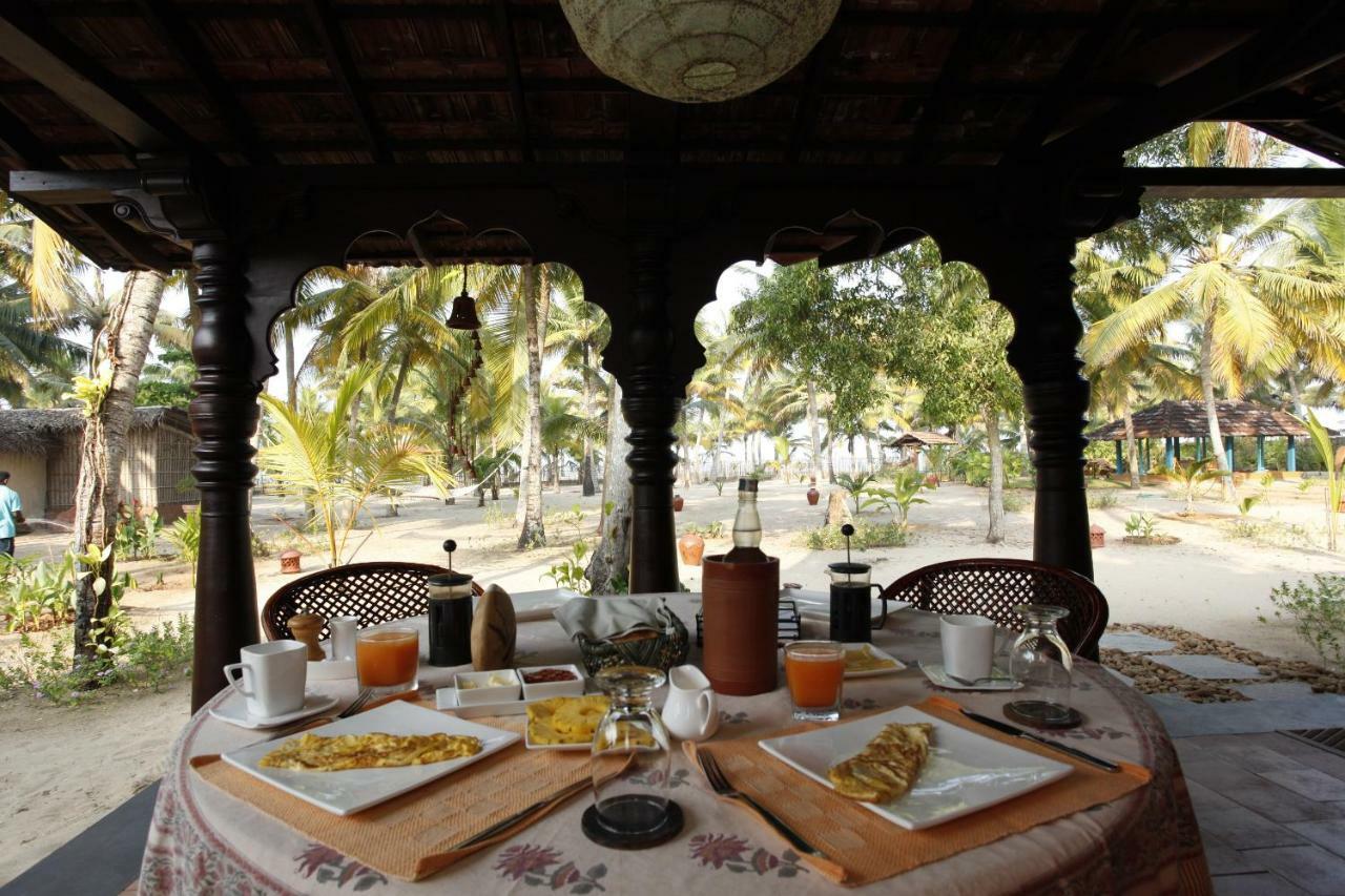 Amritara A Beach Symphony Hotel Mararikulam Bagian luar foto