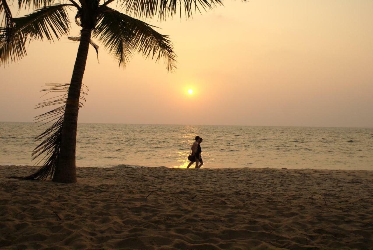 Amritara A Beach Symphony Hotel Mararikulam Bagian luar foto